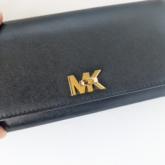 Michael Kors Large Black Leather Travel Carryall Wallet - Picture 2 of 5